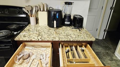 Riverdale House | 5BR Oasis with 3 Spa-Like Baths