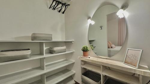 Barriera Vecchia-San Giacomo Apartment | 5min Centro Storico Suite with BagnoTurco AC