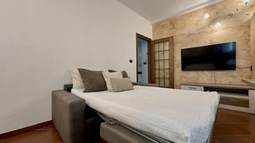 Barriera Vecchia-San Giacomo Apartment | 5min Centro Storico Suite with BagnoTurco AC