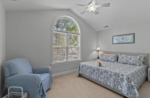 Tranquil Harbour House | 5min to Attractions Shops & Beach and Yard Games