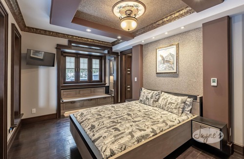 Oro-Medonte Cottage | 6 bdrm 6 bath Log oasis on Lake Simcoe! Sauna! Hot tub! Theatre! Boathouse!