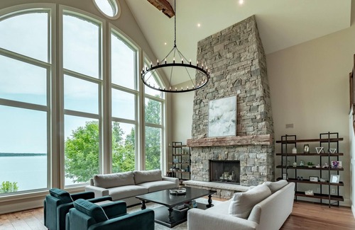 Innisfil Cottage | 6 Bedroom, 5 Bath on Kempenfelt Bay on Lake Simcoe