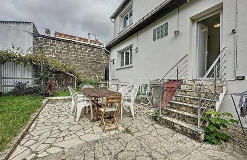 Saint-Denis House | 6 bedroom, 5 bathroom villa near Paris