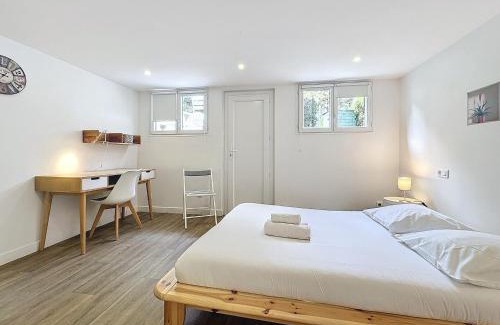 Saint-Denis House | 6 bedroom, 5 bathroom villa near Paris