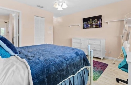 Pembroke Pines Apartment | 6 Bedroom 687853 by Houzlet