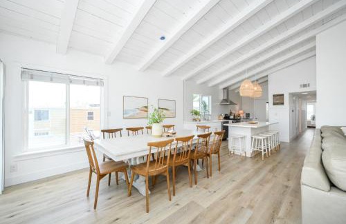 Balboa Peninsula House | 6 Bedroom Duplex near the Balboa Pier and Fun Zone with AC