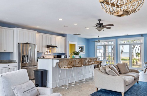 Melrose on the Beach Cottage | 6 BEDROOMS COTTAGE-OCEANFRONT-PET FRIENDLY