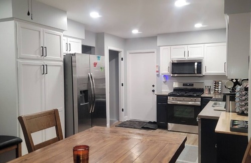 Joliet House | 6 bedrooms! Pool Table, Gaming Area, Firepit & More