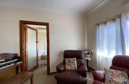 Stawell House | 6 Beds-Whole House with 4 bedrooms -Stawell - share accommodation - 2 rooms for 4 gusts are available