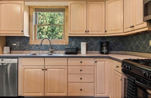 Lanesborough House | 6-BR Berkshires Estate w Pool