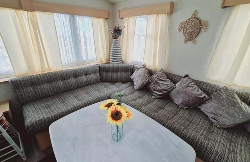 Sheerness House | 6 Guests - 3 Bedrooms - Entertainment - Near Beach