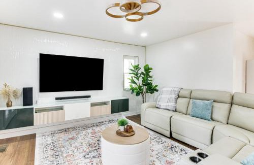 Beverly Woods House | 6 Mi to Spectrum Center Spacious Getaway with Deck