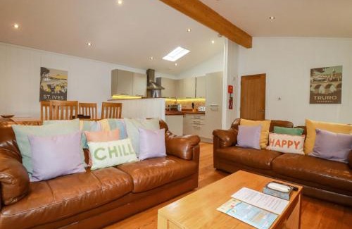 Looe House | 6 Streamside