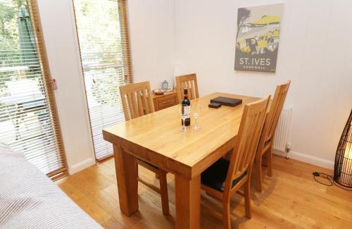 Looe House | 6 Streamside