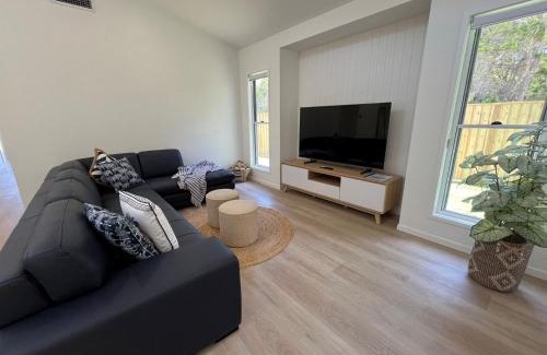 Rainbow Beach House | 6 Yeri Drive - Rainbow Shores. Aircon. Pets Welcome. Walk to beach