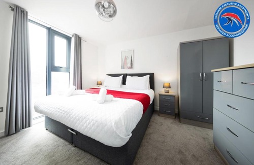 The Westside Apartment | 60 PERCENT OFF FOR LONG STAYS - FOR BUSINESS, FAMILIES, AND LEISURE- Book Today at Premium Executive Serviced Apartments - Birmingham City Center - WestGate, 1 Bed Apt, FREE WI-FI