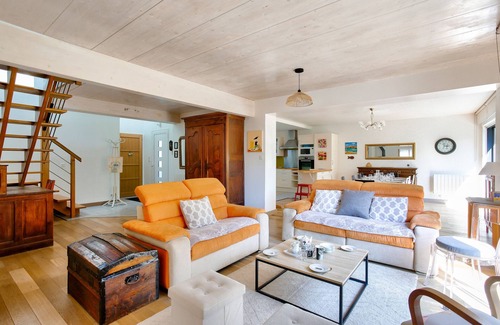 Saint-Briac-sur-Mer Ski Chalet | 600m from the beach, garden, house for 10