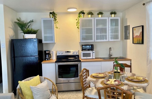 Miramar Bed & Breakfast | 610atMiramar