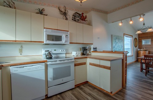 South Nags Head House | 6300- Sea Master, SPECTACULAR sunrises and ocean views from both levels!