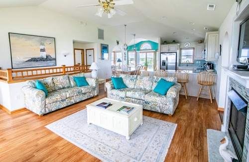 South Nags Head House | 6500- A Whale's Head Inn, Beautiful & Spacious Oceanfront Nags Head Home