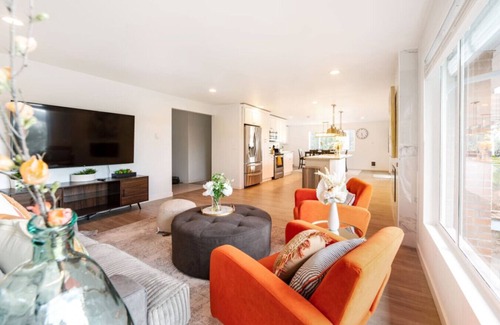 Green Lake House | 6615 Green Lake · 3b2b Modern Unit w/Stunning Green Lake View