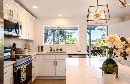 Green Lake House | 6615 Lower · 3b2b Lower Unit w/Gorgeous Green Lake View