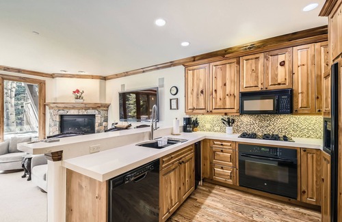 Edwards Condo | 663 Sawatch Drive, Arrowhead Lariat D3 - Walk to Arrowbahn Lift, Pool, Hot Tubs, Golf, and Tennis
