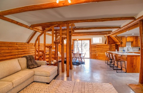 Kingston Cabin | 6Bdrm Cabin Beach Pool-Table Firepit!