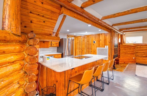 Kingston Cabin | 6Bdrm Cabin Beach Pool-Table Firepit!