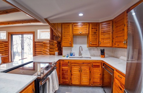 Kingston Cabin | 6Bdrm Cabin Beach Pool-Table Firepit!