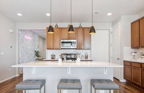 Aurora House | 6mo+ Furnished Gem|3BR Aurora Home|WFH Ready