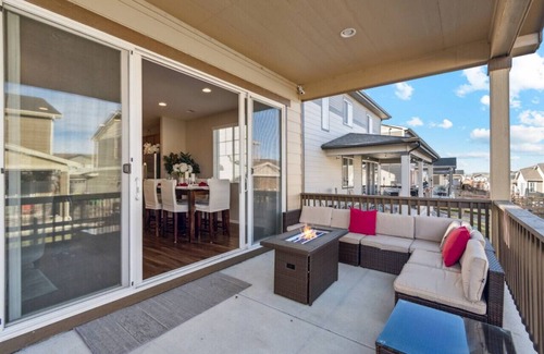 Aurora House | 6mo+ Furnished Gem|3BR Aurora Home|WFH Ready