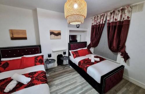 Holbeck House | *6R* setup for your most amazing & relaxed stay + Free Parking + Free Fast WiFi *