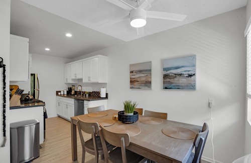 Eastside Apartment | 6th Haven, Arcades, King Size Bed, Fun Games, 1 Mile to Beaches, AC Unit, Fits 6