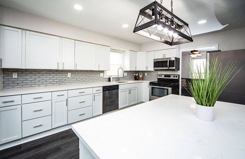 Waldron House | 7 Bedroom 5 Bath 4500+ Square foot w/Pool Table