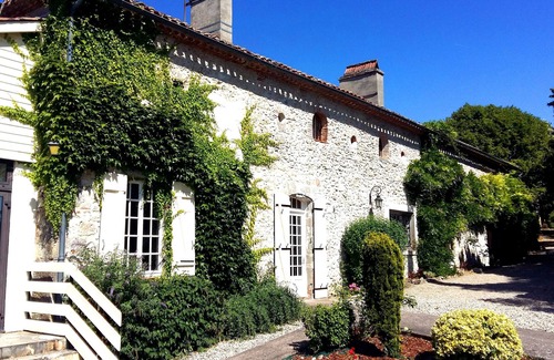 Lagarrigue House | 7 Bedroom hill top Manoir; pool, bar & pizza oven, sleeps 18, 2 hectare grounds