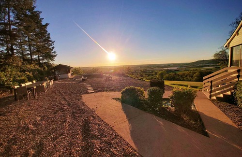 Lagarrigue House | 7 Bedroom hill top Manoir; pool, bar & pizza oven, sleeps 18, 2 hectare grounds