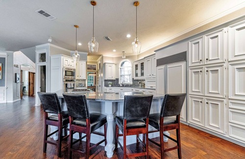 Atascocita House | 7-BR Lakefront Zen Pool & Spa 30 Mins Downtown SG2