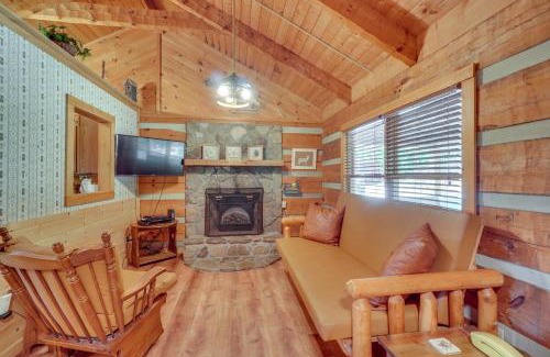 Gatlinburg - Pigeon Forge House | 7 Mi to The Island in Pigeon Forge Relaxing Cabin