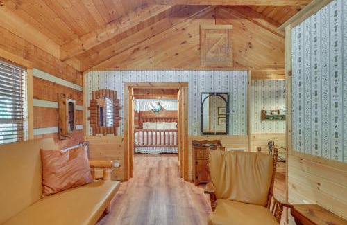 Gatlinburg - Pigeon Forge House | 7 Mi to The Island in Pigeon Forge Relaxing Cabin