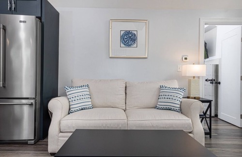 West Dennis House | 7 Min-Drive to Beach: Cozy Cottage & Yard