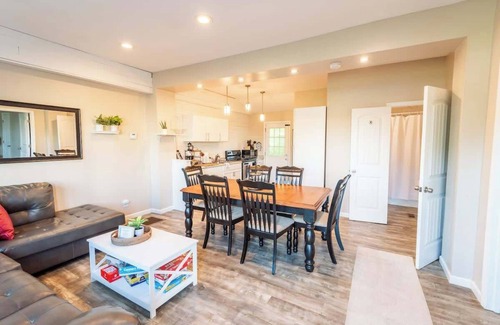 Salemtown House | 7 Min drive to Broadway- Walkable Neighborhood