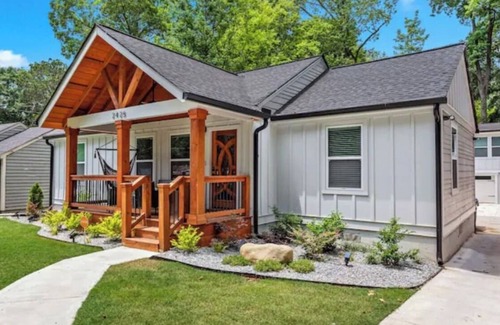 Church Street House | 7 min from Airport Hidden Gem w/Porch and Patio