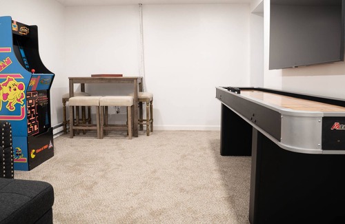 Canton House | 7 min to HOF and Hospitals with Game Room