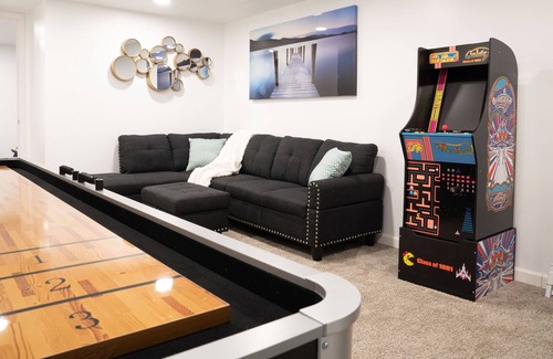 Canton House | 7 min to HOF and Hospitals with Game Room