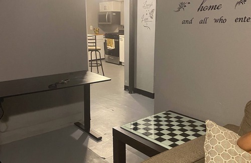 Weequahic Apartment | 7 minutes away from your next flight!