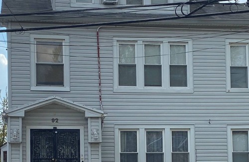 Weequahic Apartment | 7 minutes away from your next flight!