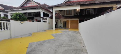 Kampung Alor Akar House | 7 minutes driving to TC Beach 123 Guest House