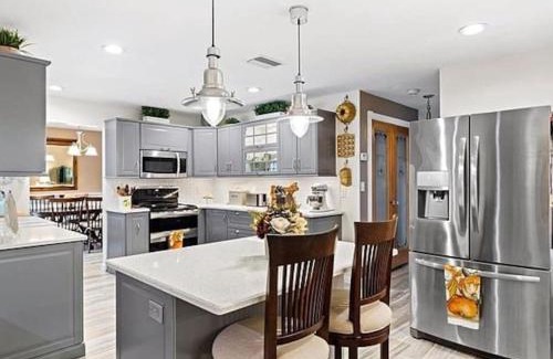 Caloosahatchee House | 7 Palms Pool House