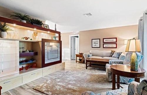 Caloosahatchee House | 7 Palms Pool House